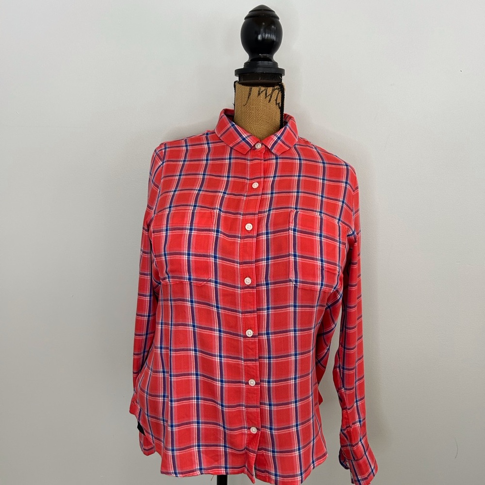 Red plaid soft cotton plaid long sleeve button down collared shirt